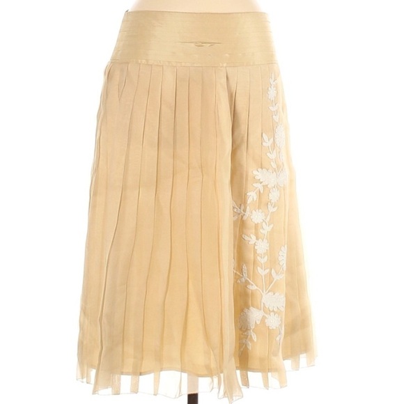 𝅺ROBERT Rodriguez Beige Silk Pleated Skirt Size 6 - Picture 1 of 6